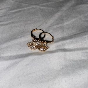 Eye huggie hoops